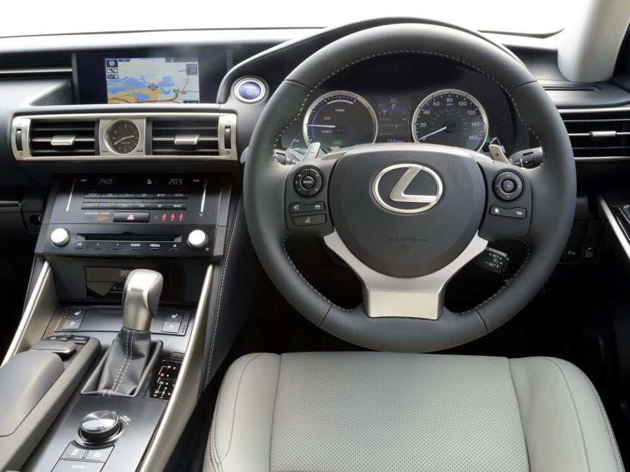  Lexus IS300h 2013 года  (UK) (фото 5 из 12)